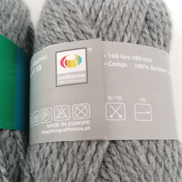 4 novelos de lã Equador, cinzento