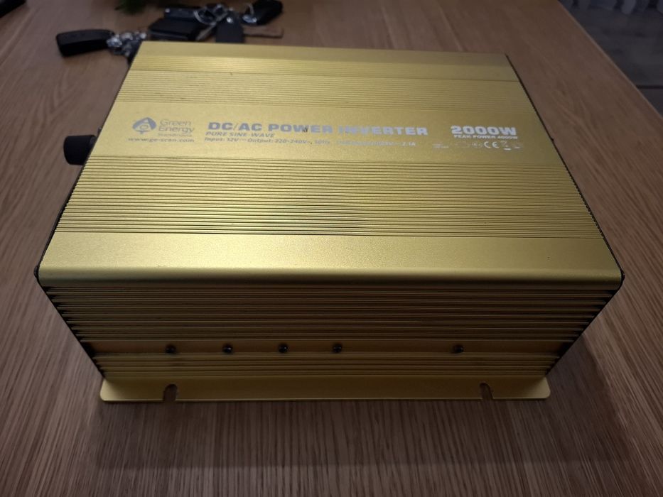 Przetwornica napiecia czysty sinus 2000Watt 12V/230

PRZETWORNICA NAPI