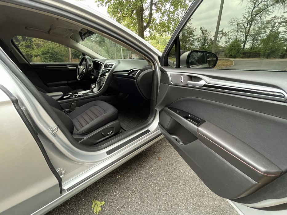 Продам Ford Fusion в гарній комплектації.