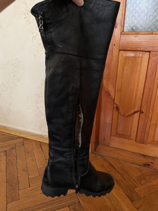Чорні шкіряні жіночі ботфорти утеплені