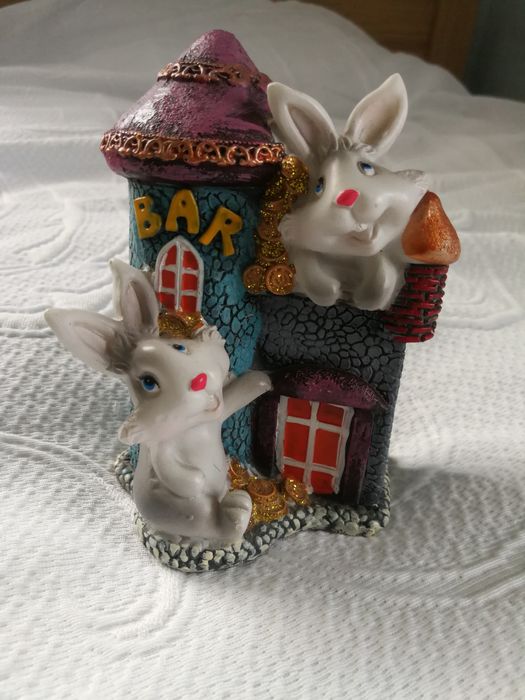 Скарбничка із зайчиками