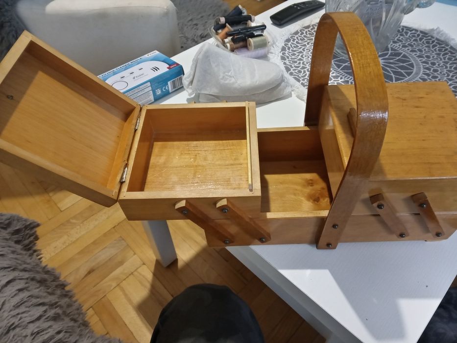 Stary kuferek krawiecki z PRL-u