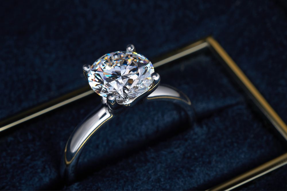 Каблучка з діамантом 2 карати