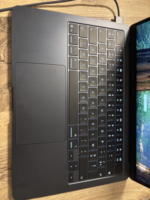 MacBook Air 7 циклів заряду