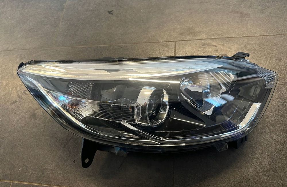 LAMPA PRAWA RENAULT CAPTUR 13-17 260100947R