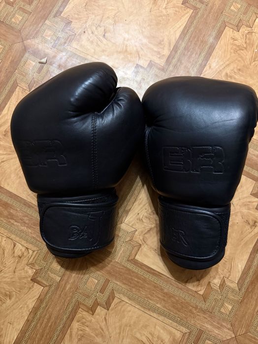 Продам боксерские перчатки кожа 20 унц