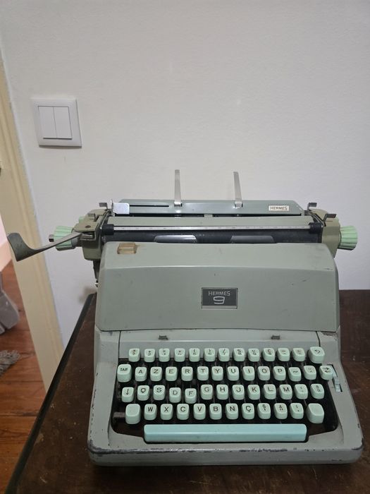 Máquina de escrever Hermes
