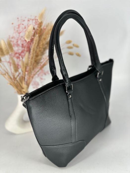 Torebka damska sztywna kuferek czarna a4