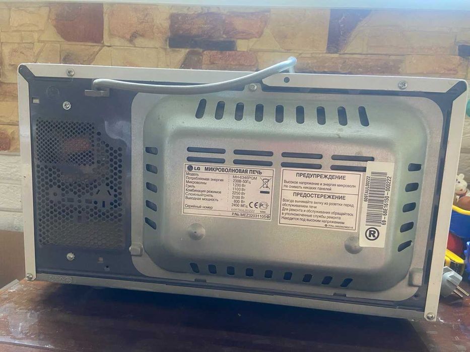 Мікрохвильова піч LG MH-6346PQM