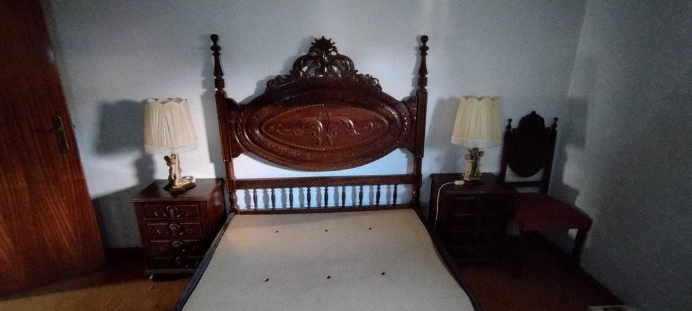 Mobília Completa de Quarto Antiga