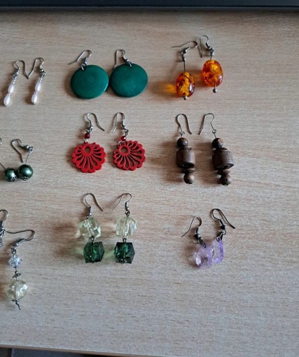 Sztuczna biżuteria- kolczyki - 10 sztuk