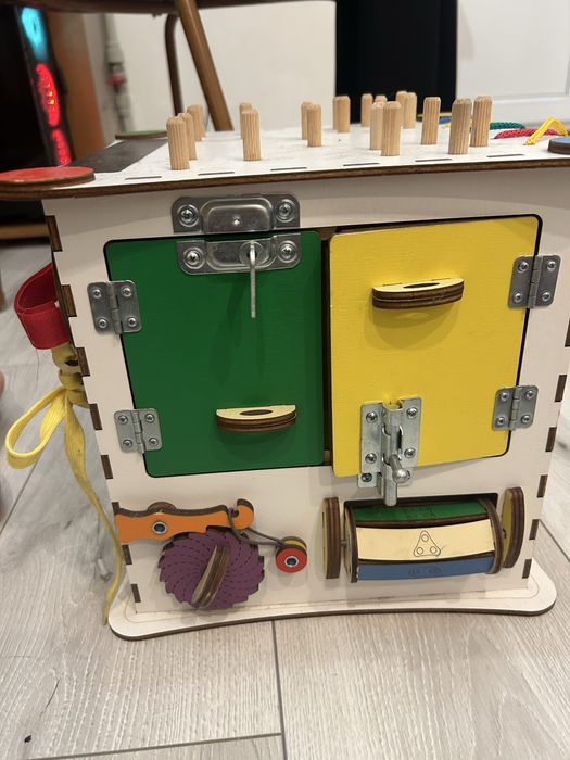 Бізі куб для дітей