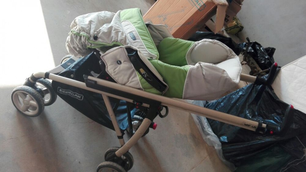 Carro de bebé, composto por cadeira, ovo, capa chuva, Bebecar