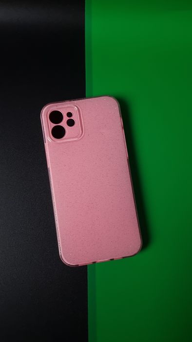 Etui na iPhone 12 (6,1 cala) w kolorze różowym z delikatnym brokatem.