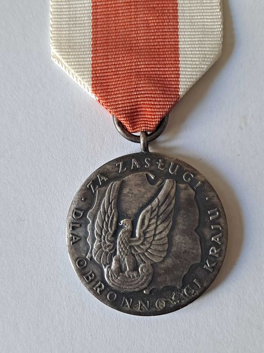Srebrny medal/odznaka Za zasługi dla obronności kraju PRL