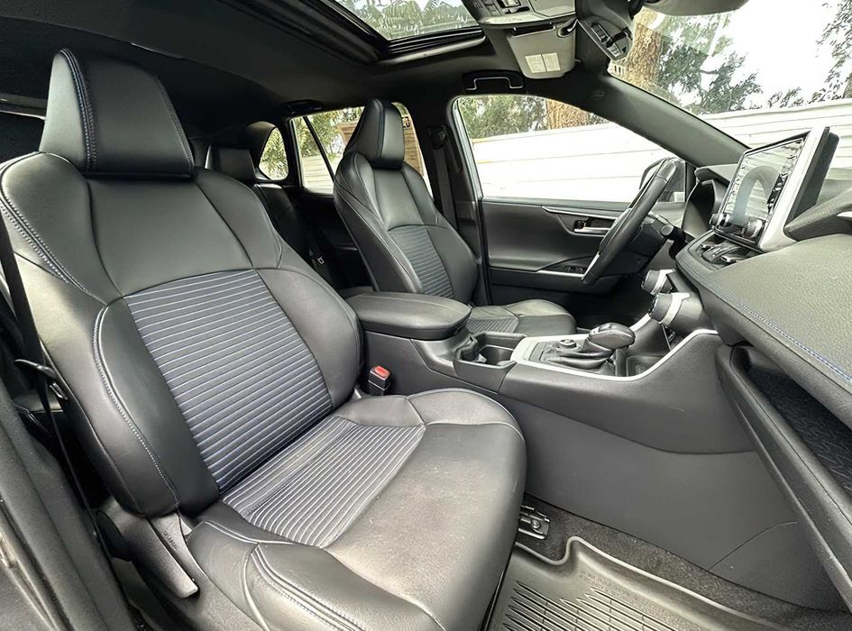 Toyota RAV4 XSE      2021