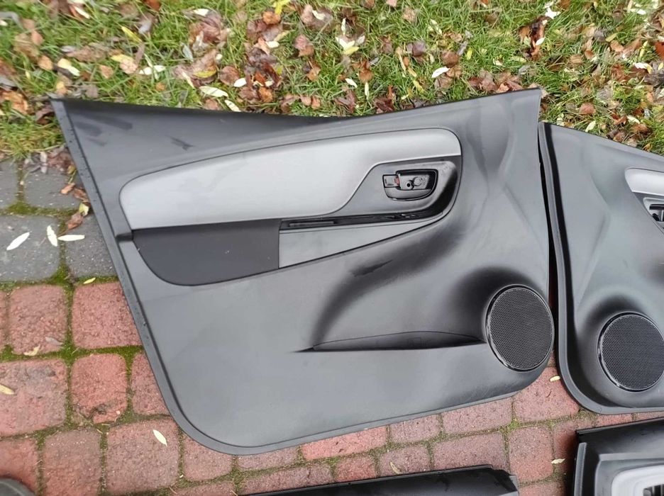 Toyota Yaris III fotele kanapa boczki transport