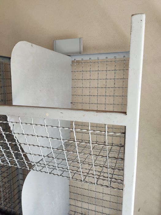 Armário aberto com divisórios em ferro design industrial