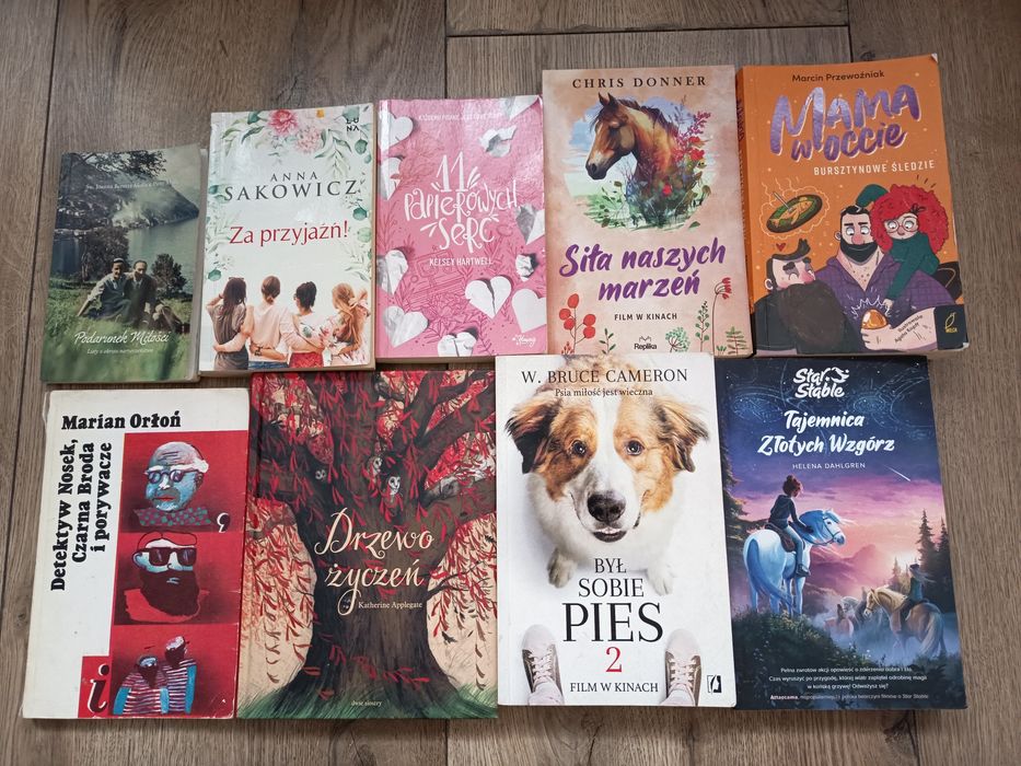 Sprzedam zestawy książek w bardzo dobrym stanie