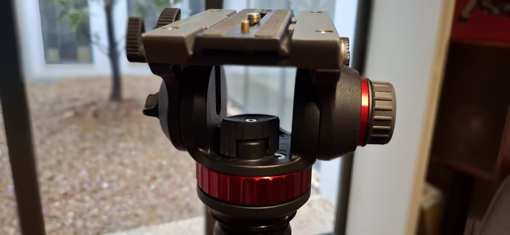 Tripé cabeça manfrotto e pernas sirui em carbono