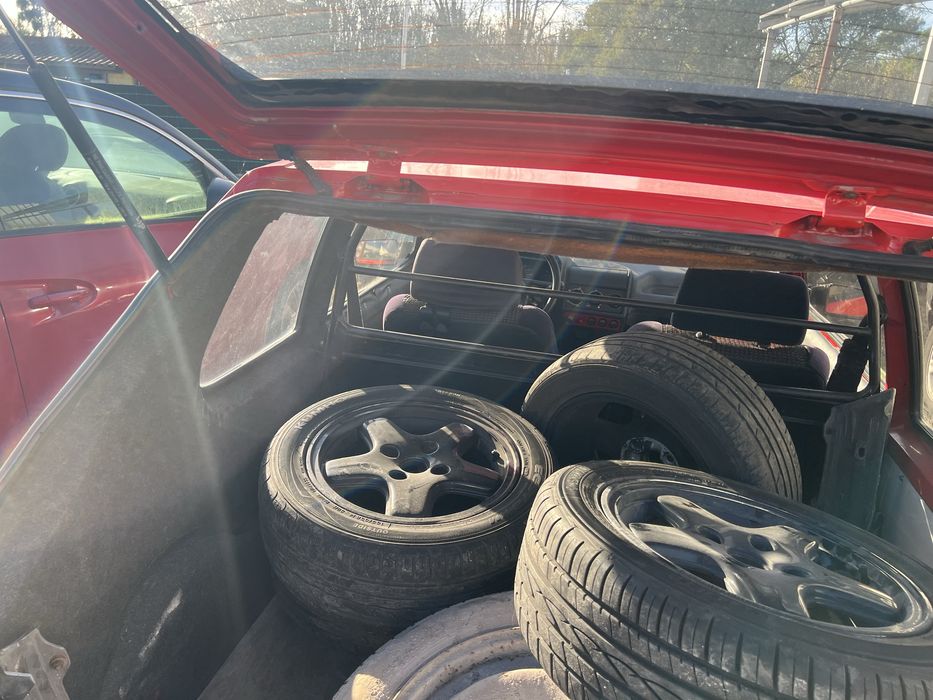 Vendo 205 xad 1.8d e outro igual para pecas mas tambem esta andar