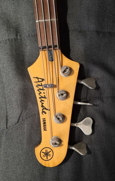 Gitara basowa Yamaha Attitude