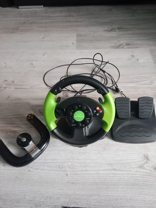 Dwie kierownice xbox 360