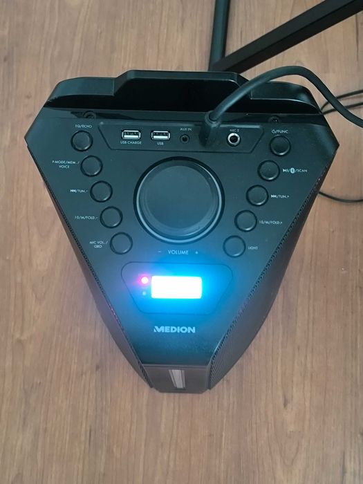 Colunas de som: bluetooth, rádio, cartão de memória,pen, auxiliar