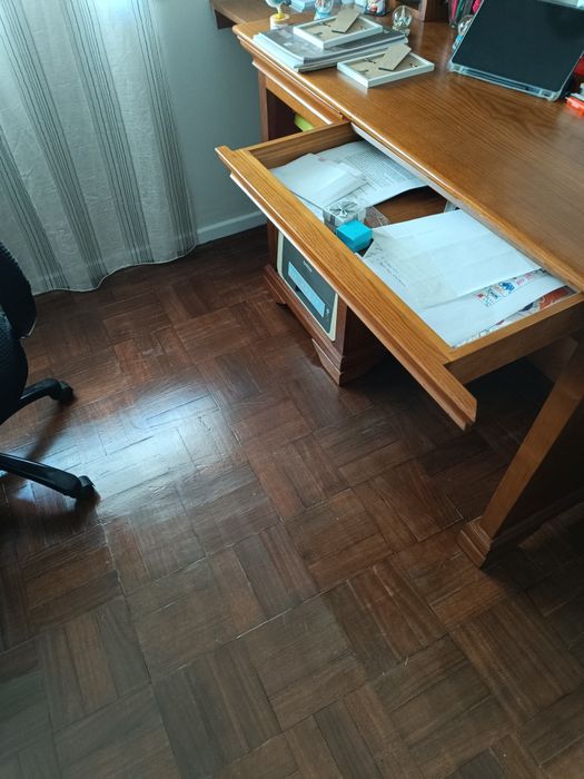 Secretária com estante