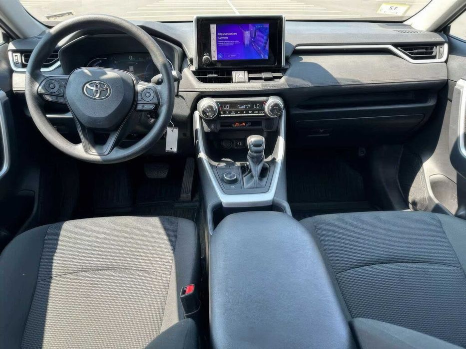 Toyota RAV4 Hybrid XLE Premium      2024
