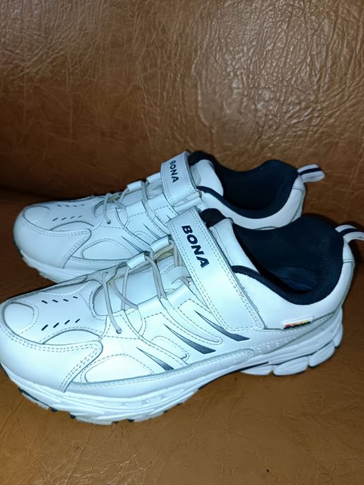 Кросівки жіночі шкіряні