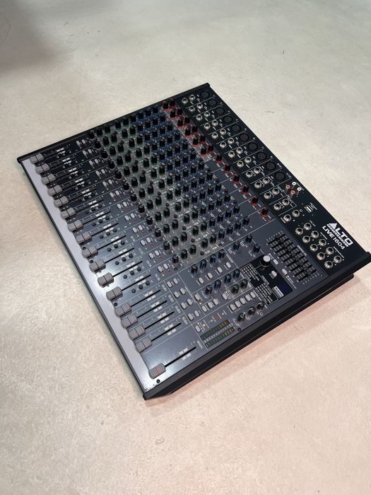 Mesa de mistura Alto Live 1604