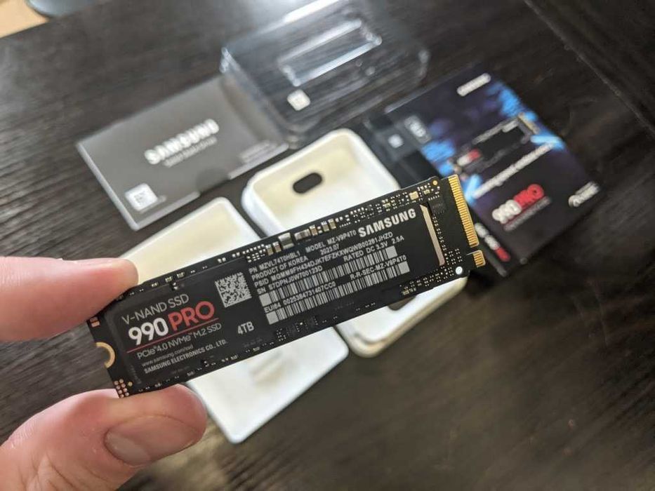 2X Samsung 990 Pro 4TB SSD nVme = 8TB RAID 0 + ASUS HYPER M.2 GEN 4 GW