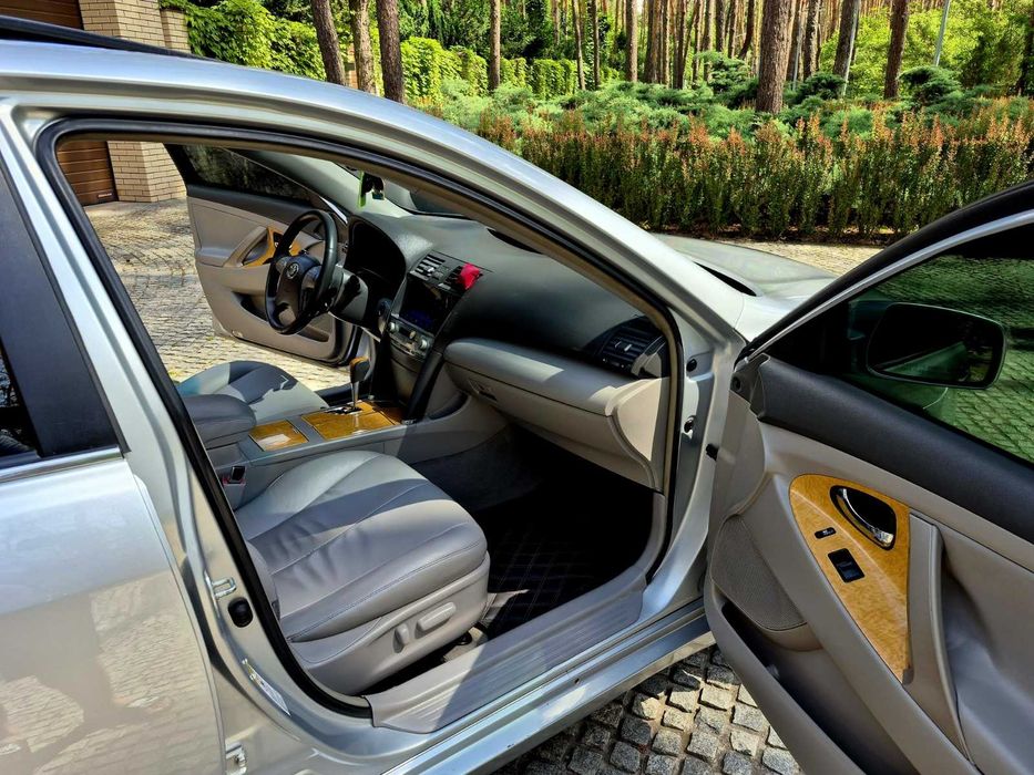 Продам срочно Toyota camry XLE