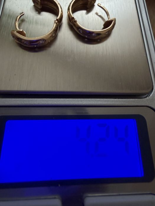 Золотые серьги с бриллиантами