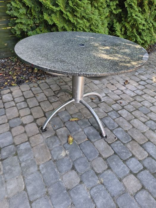 Stolik granitowy otwór na parasol