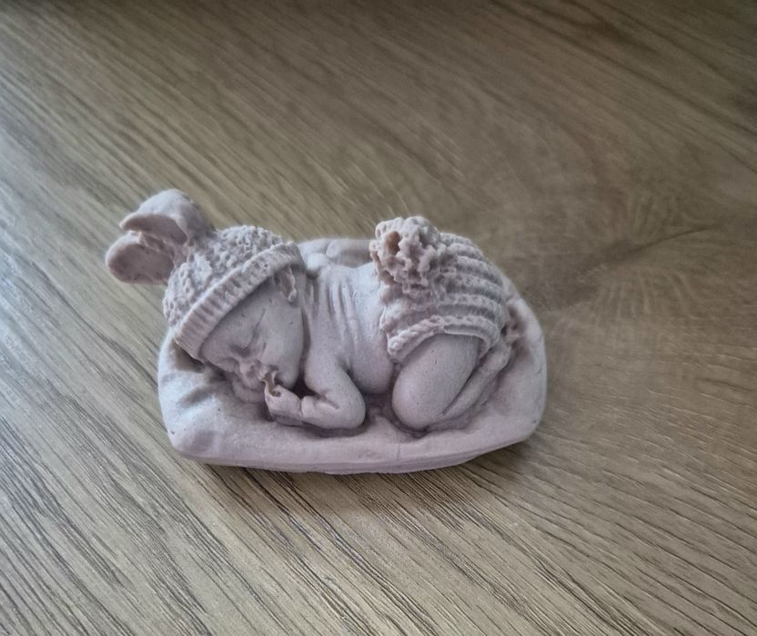 Dekoracja tortu Jadalna Figurka śpiącego bobasa z masy cukrowej