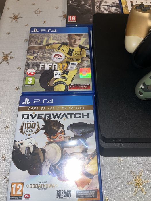 Playstation 4 z dodatkami