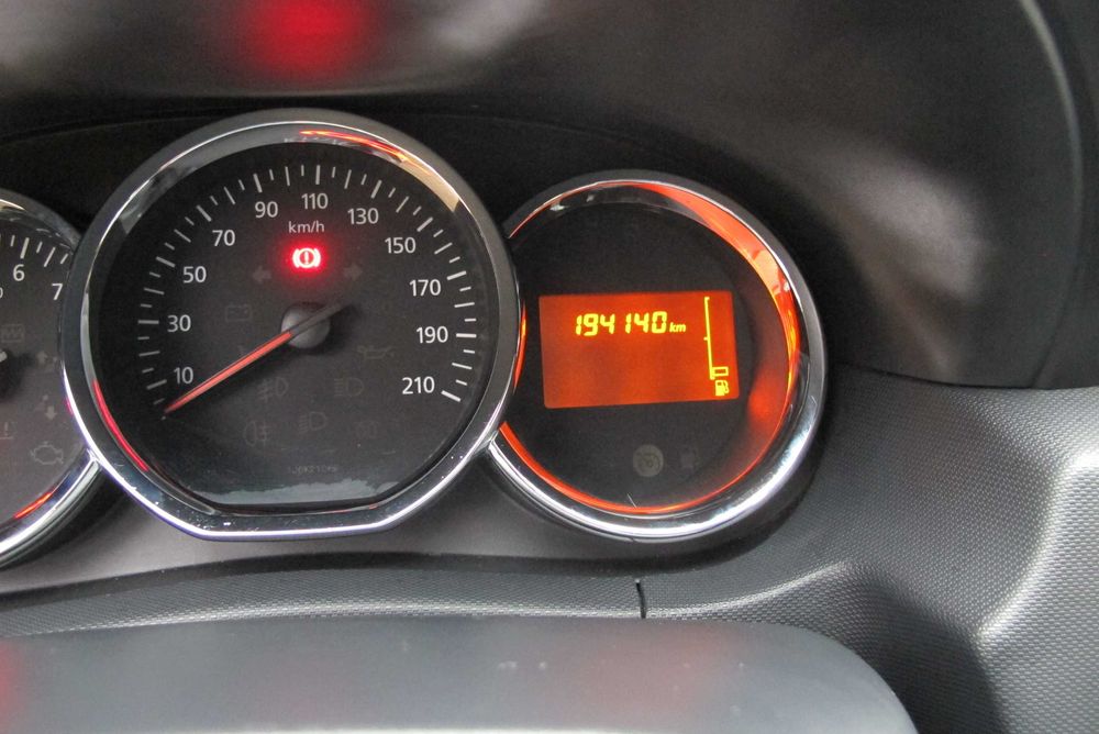 Автомобиль Dacia Duster 2014 (газ-бензин)