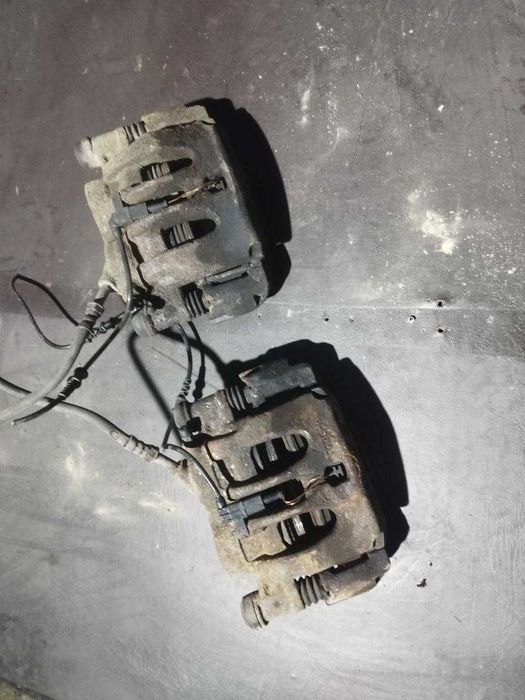 Супорт передній лівий Mercedes Sprinter 906 / Crafter