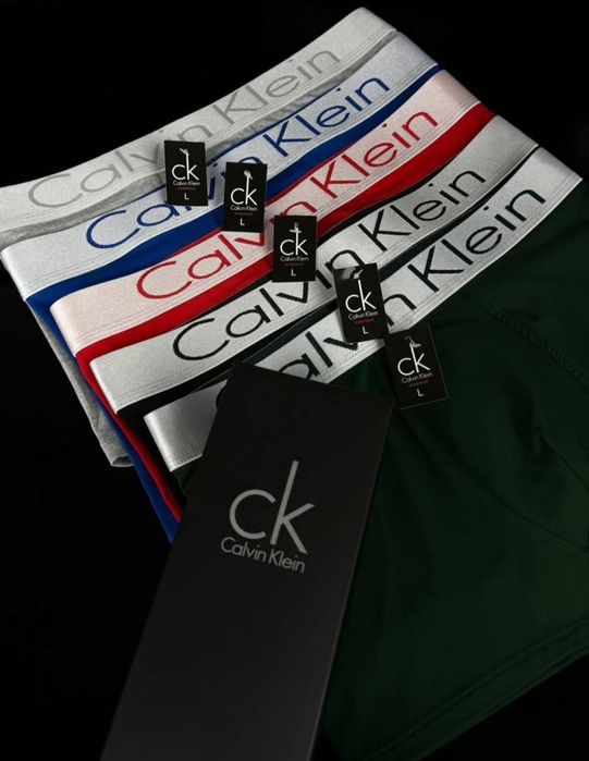 Zestaw 5 męskich bokserek w pudełku prezentowym.