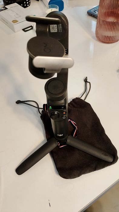 DJI Osmo Mobile 6 – stabilizator do smartfona + statyw + pokrowiec