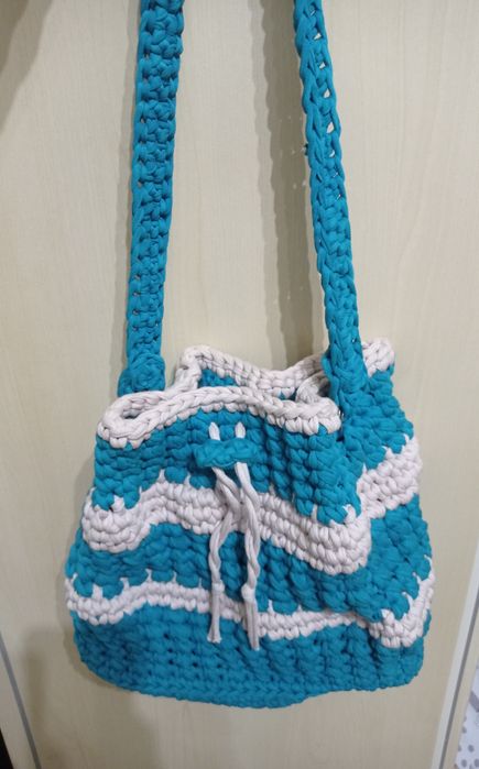 Bolsa trapilho azul turquesa e rosa claro