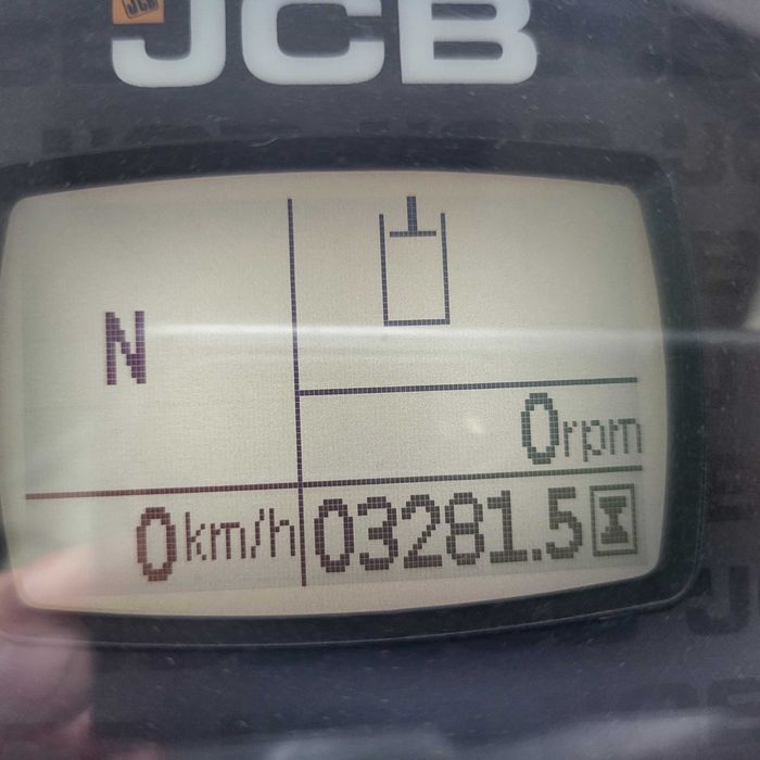 Навантажувач фронтальний jcb