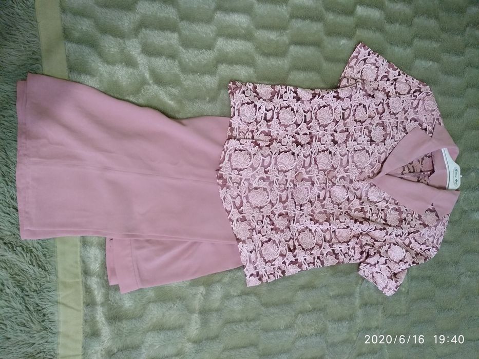 Жіночий костюм рожевий