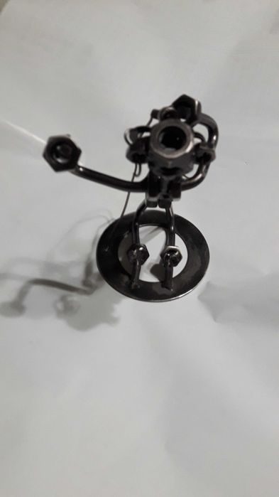 Співак з металу.