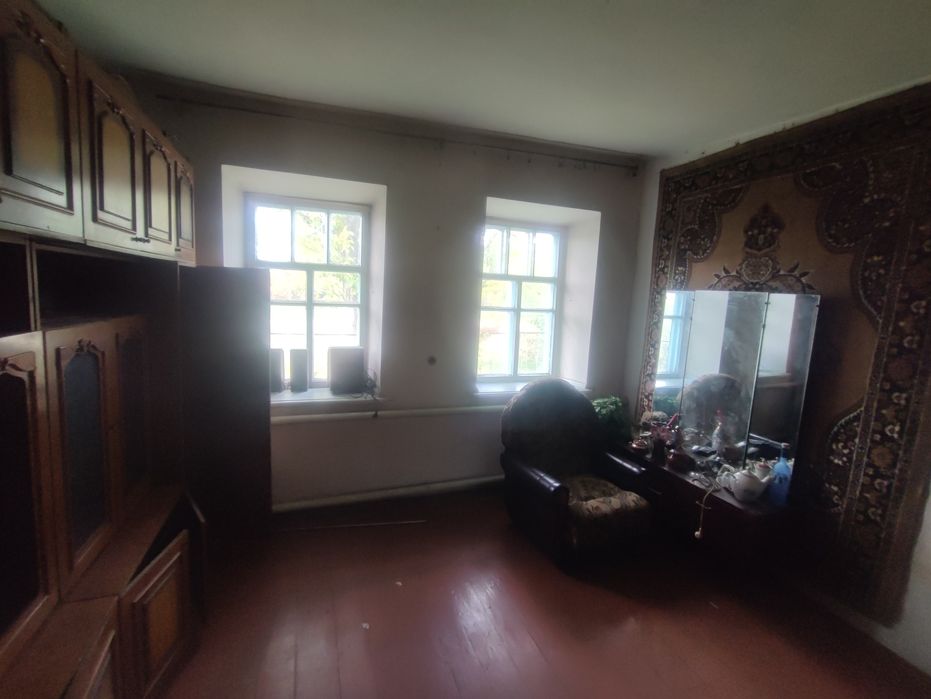 Великий будинок не подалік міста Кривий Ріг обмін на автомобіль