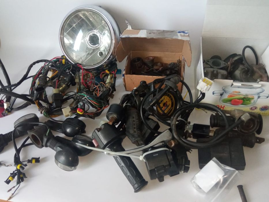 Hyosung Karion RT125 części silnik koła inne