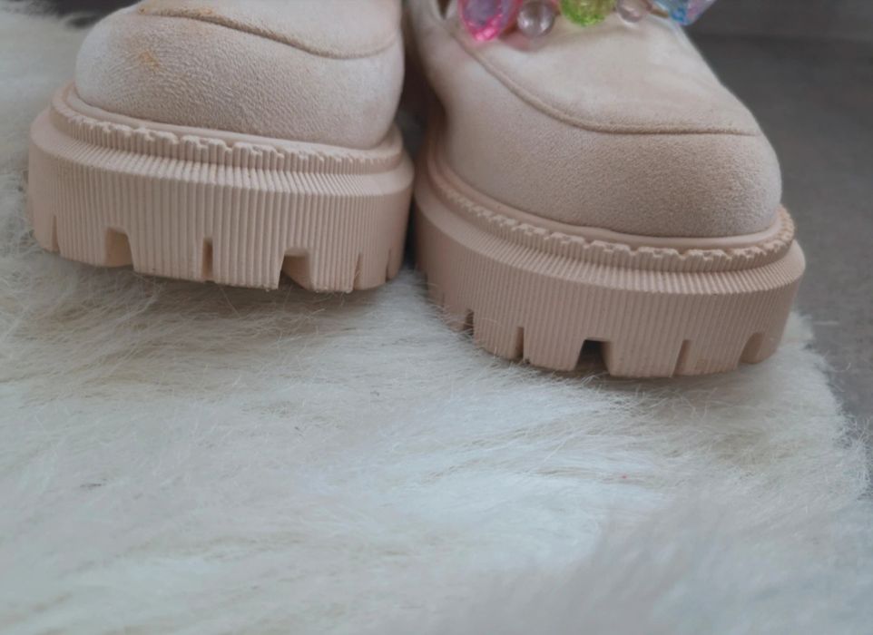 Buty mokasyny lordsy z kamieniami kryształami