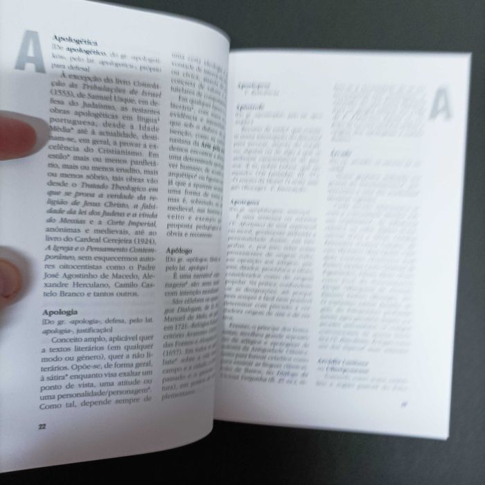 Dicionário Breve de Termos Literários